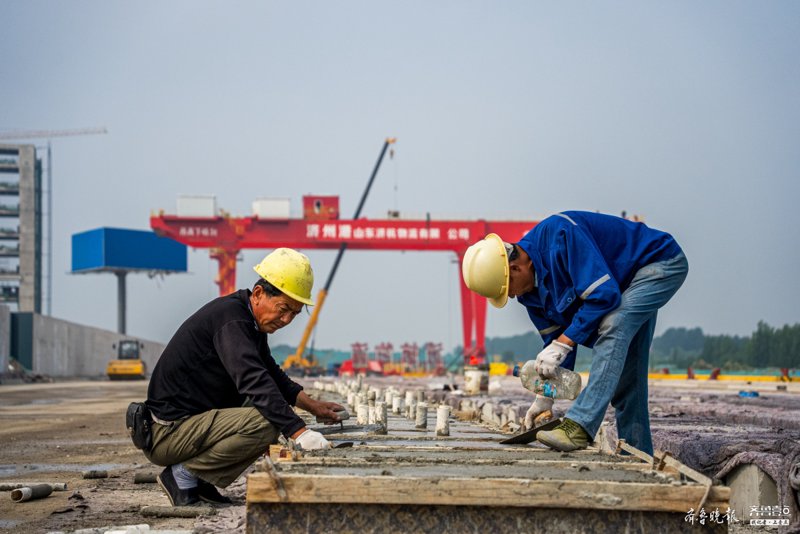 在进行管道工程时，正确理解与应用各种管道工程图纸上的符号是至关重要的。今天我们就来一起看看这些常用的管道工程图纸符号及其含义。